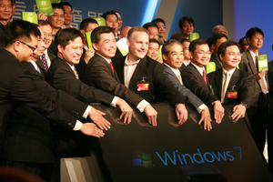台湾微软23日正式宣布在台推出可支持多点触控功能的Windows 7操作系统，现场出席重要贵宾冠盖云集 BigPic:600x400