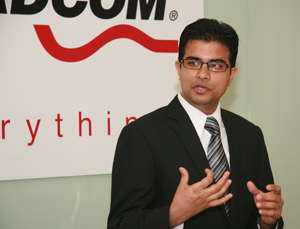 博通WLAN无线链接部门资深产品经理Vijay Nagarajan指出，推出整合蓝牙和Wi-Fi的软件平台，OEM厂商能够放下系统接口设计的重担了。