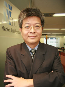 资策会产业情报研究所所长詹文男表示，台湾电子产业需要新的策略布局。