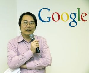 Google台湾区总经理简立峰说明Google如何延续云端概念。(摄影/萧嘉庆) BigPic:400x328