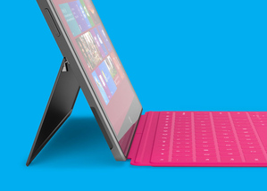 微軟的Surface平板搭載Windows 8作業系統，另外還搭載了一個鍵盤。 BigPic:652x467