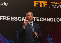 2012年FTF大会正式开跑。图为飞思卡尔资深副总裁暨营销业务长Henri Richard正阐述中国市场的关键地位。