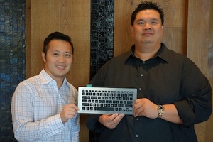Synaptics全球产品营销副总裁Godfrey与全球产品营销经理Chao-Tung Lin BigPic:400x267