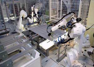工业机器人负责生产在线的组装。