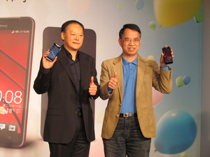 HTC執行長周永明及中華電信董事長呂學錦共同為HTC Butterfly站台 BigPic:600x450