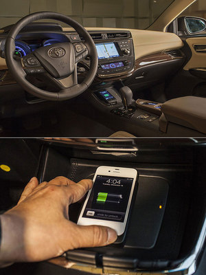Toyota Avalon 2013限量版汽車支援Qi無線充電技術。 BigPic:640x854