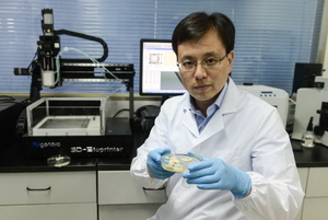 中國研發出首款生物3D印表機－Regenovo（圖/english.peopledaily.com.cn）