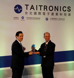 庆良电子获得科技创新奖电子零组件类金牌奖，于TAITRONICS电子产业科技展中，由马英九总统亲自颁奖予庆良电子副董事长陈志伟。