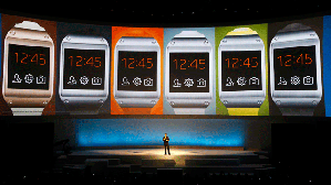 Apps将是智能手表做出市场区隔的关键（图为Samsung Galaxy Gear发表会，Source: www.heavy.com）