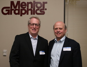 Mentor Graphics执行长Walden Rhines(右)认为，验证3.0世代将是Mentor的新时代。左为Mentor副总裁John Lenyo。