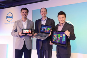 戴尔平板电脑与Chrome产品副总裁暨总经理Neil Hand、全球副总裁Sam Burd、个人消费电脑事业群副总裁Raymond Wah（由左至右）