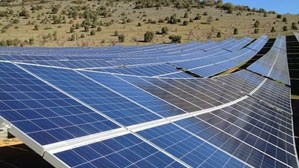 Langa集團選擇施耐德電機和帥福得為科西嘉島上兩個新太陽能發電站配備儲能系統，兩個光伏發電機組配備以鋰離子電池為基礎的儲能系統,將於年末前連接至電網。
