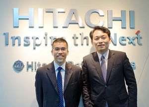 HDS台湾区总经理宋政勋(右)与资深技术顾问梁万宇(左)