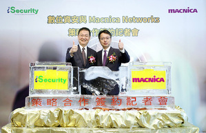 Macnica集團執行長中島 潔(Nakashima Kiyoshi) (右)與數位資安總經理蘇隄(左)共同出席今日的策略合作簽約記者會。
