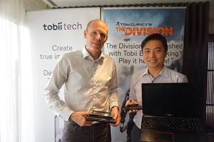 Tobii Tech业务副总裁Peter Tiberg(左)表示，VR装置搭载眼动追踪功能可降低功耗、减少使用者晕眩的情况；右为Tobii Tech平台整合经理陈皓中。