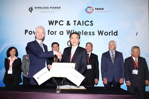 WPC與TAICS簽屬合作備忘錄：WPC主席Menno Treffers(左)、TAICS理事長曾鏘聲(右)