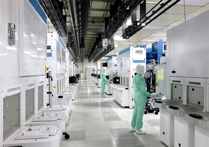 東芝新設的半導體二廠正式啟用。
