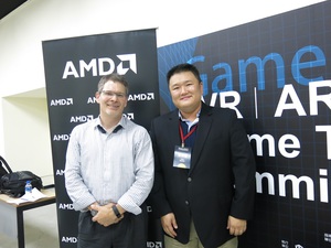 左为AMD Radeon绘图技术事业群虚拟实境及伙伴联盟部门总监Daryl Sartain，右为AMD台湾董事总经理王岚志
