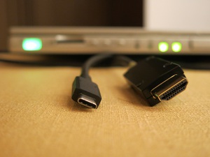 HDMI终于加入USB Type-C替代模式的行列，但与以往不同的是，传输线将于来源端使用USB Type-C连接器，于显示端则使用任一HDMI连接器。
