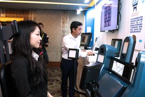 台灣NEC主辦的NEC Solution Fair 2016以「數位產業革命的領導者」為主軸，展出各類IT技術在各領域的智慧應用。