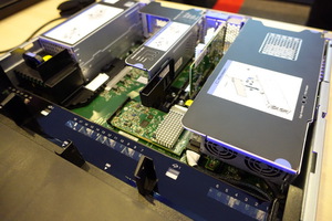 Lenovo HX超融合架构提供整合储存、伺服器运算与虚拟化三大功能。图为伺服器内部结构。