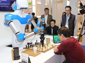 工研院這次在CES展主打的亮點為智慧視覺系統機器人和無人機隊ICT解決方案等兩大創新領域..