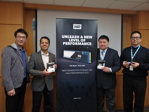 (右起)WD台湾总经理郭德麟、亚太区企业行销总监罗昌平、消费级固态硬碟产品行销部资深经理Suhas Navak、资深工程师简岏容等。