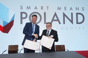 浩亭與DTP公司在漢諾威工業博覽會上簽署協定：董事會主席洪斐立Philip Harting（左）和DTP董事會主席Janusz Szajna教授。