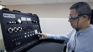 資策會智通所與佐臻公司以軟硬整合，共同研發之「智慧眼鏡工業解決方案(Remote Master)」在Computex 2017實機展出。