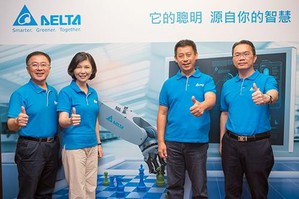 （左至右）台達發言人周志宏、品牌長郭珊珊、執行長鄭平與機電事業群總經理劉佳容在記者會中合影。