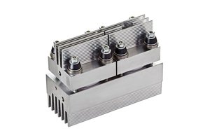 Power Start模组采用全新的设计概念，只需一个55mm的薄型装置，即可适用於各种电流等级，阻断电压为600V，适用的电流等级包括 800A、1400A、1900A和2200A。