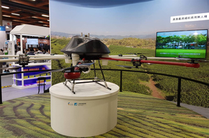 工研院展出智慧视觉机器人、油电混合高续航力无人机新应用。