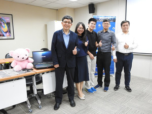 国立台湾师范大学电机工程学系叶家宏教授研究团队(左1为叶家宏教授)