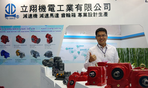 劉景華介紹，展覽中推出的歐規齒輪傳動減速機具有R、K、F、S四種系列（攝影/王景新）