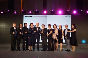 Arrow團隊代表慶祝榮獲中國區「HR Asia 2018年亞洲最佳企業僱主」殊榮