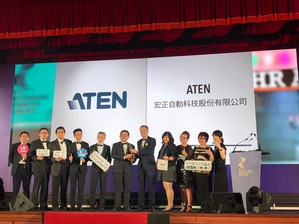 ATEN宏正自动科技荣获HR Asia颁发「2019亚洲最隹企业雇主奖」，由董事长陈尚仲先生(图右六)与企业各领域代表共同领取奖项接受表扬。