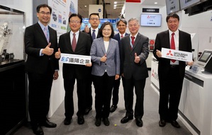 總統蔡英文、經濟部長沈榮津參訪三菱電機e-F@ctory解決方案