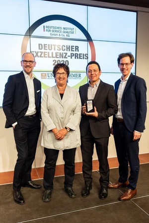MarkusKoster博士）、Carlos Paiz Gatica博士和Tobias Gaukstern對此次獲獎感到十分高興，他們接受了獎項贊助人和前聯邦部長Brigitte Zypries的授獎並對其致謝。（source：Thomas Ecke / DISQ / n-tv / DUB）