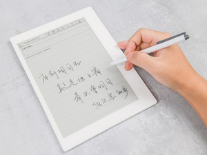 搭配时序控制晶片T1000的电子纸笔记本，电子纸笔写显示如同传统纸张书写一般流畅。