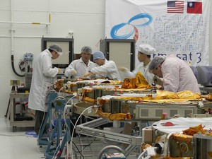福卫三号於美国进行发射前测试。(source:国研院)