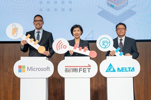 台湾微软总经理孙基康(左)、远传总经理井琪(中)以及台达资深??总裁暨资通讯基础设施事业群总经理郑安叁与启动仪式。