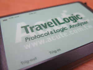皇晶科技TravelLogic 4000系列支援20多种通讯协定硬体分析与触发功能，并提供x86与x64软体等支援。