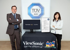 ViewSonic营运长韩敏珠（右）与TUV SUD产品服务部发证总监米艾克（左）共同宣布推出经过TUV SUD测试的ViewSonic显示器色盲友善功能。