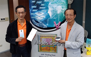 晶心科技執行長林明志(右)，晶心科技總經理暨技術長蘇泓萌博士（左）