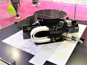 海德漢在2021年SEMICON現場還展示12吋晶圓專用模擬檢測平台，其採取減縮占用空間的旋轉軸堆疊架構，以對應半導體業對於晶圓精準定位需求。