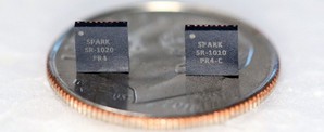 Digi-Key Electronics 提供SPARK Microsystems的SR1000 UWB IC系列的尺寸比较，为全球客户提供新一代无线产品。