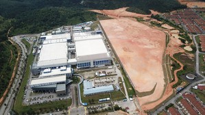 英飞凌位於马来西亚居林的前端制造基地鸟瞰图，新厂区落成将用於生产碳化矽和氮化??功率半导体产品。