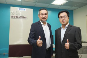 Teradyne業務協理吳懿銘(左)與筑波科技業務總監廖晟偉(右)
