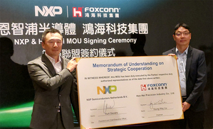 NXP台灣區業務副總經理臧益群(左)，鴻海產品長蕭才祐