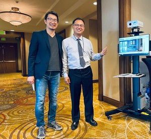 筑波醫電駐美代表康偉忠(Wayne Kang)(左)、台美產業科技協會年會主辦張啟偉(Allan Chang)合影